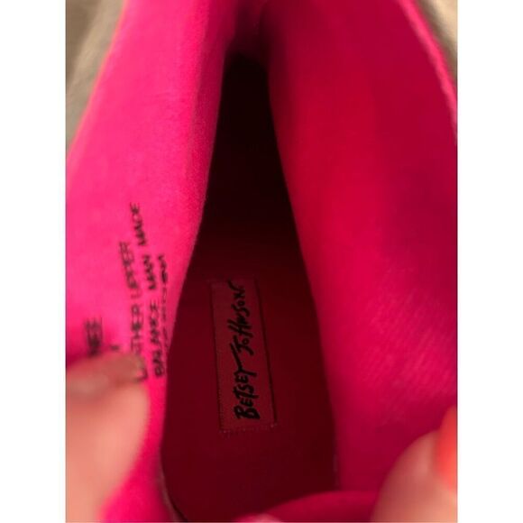 Betsy Johnson Thanee Booties Platform Taupe Suede 6.5M - Picture 13 of 13